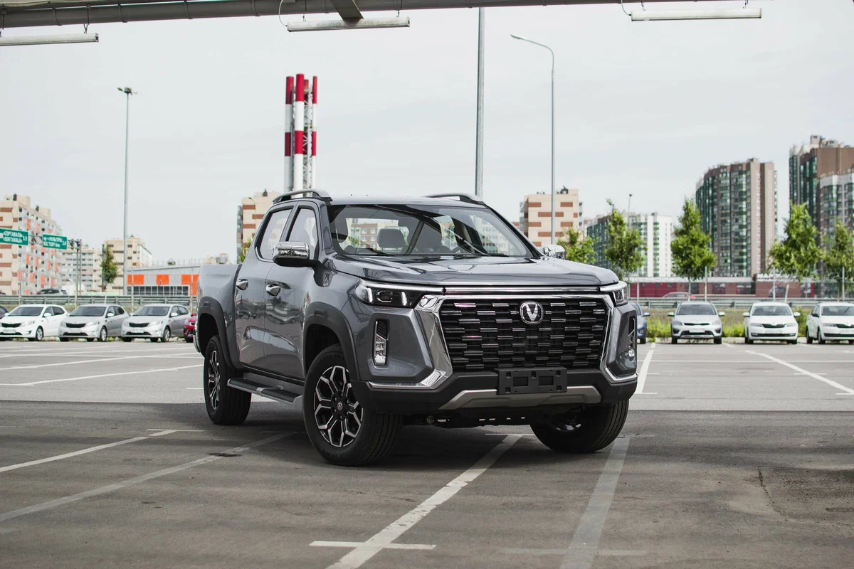 Changan Hunter (карточка changan-hunter-2026) — массивная V-образная решётка радиатора, типичная для текущего модельного ряда Changan.