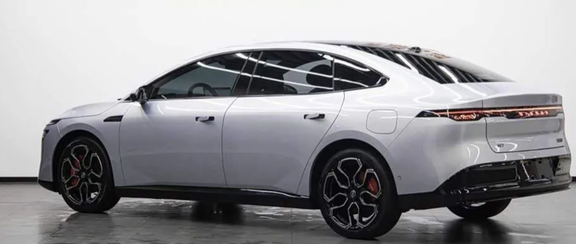 Салон Nissan N7 — один из самых доступных электроседанов бренда
