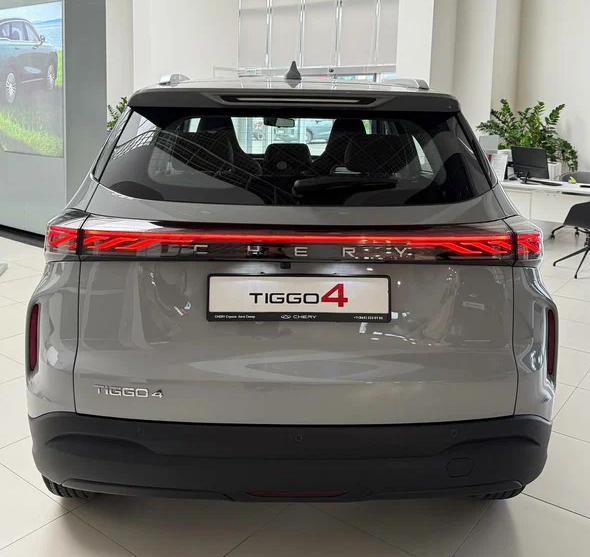 Chery Tiggo 4: корма со светодиодной полосой и шильдиком модели