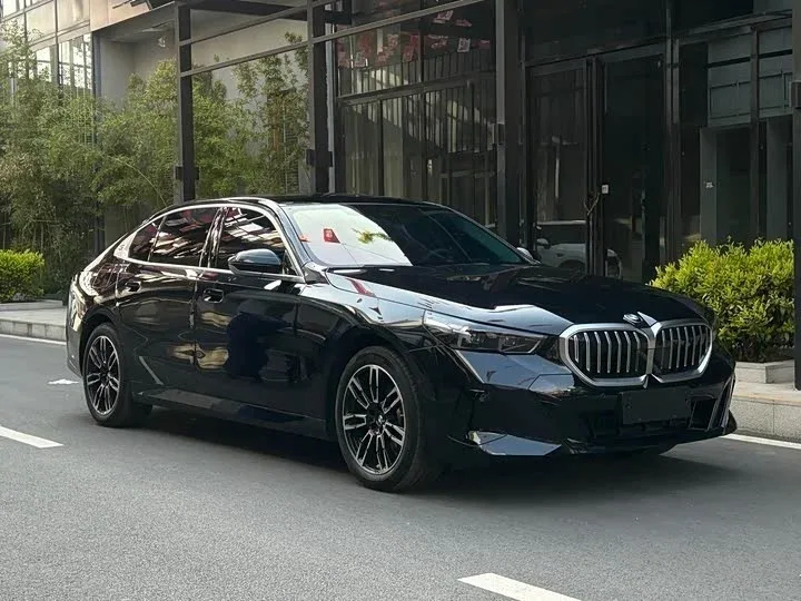 BMW 5-series 520Li Luxury, 2026