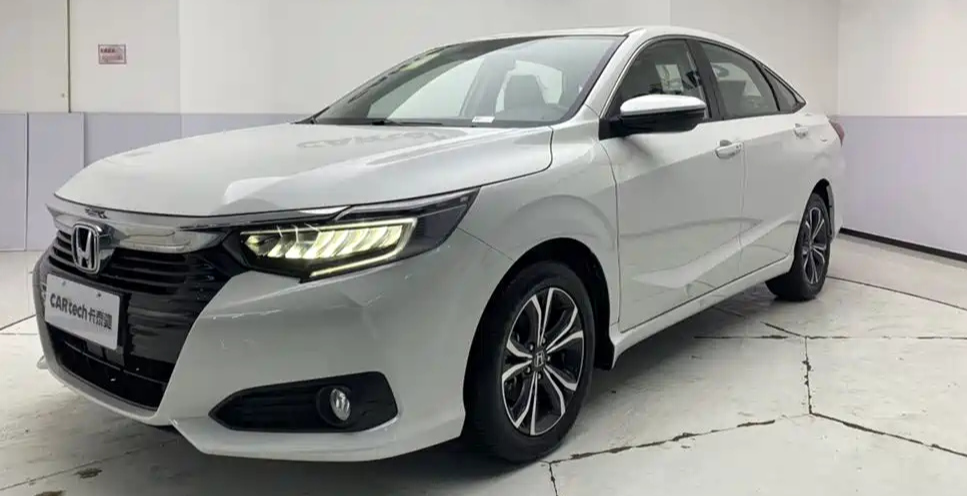 Honda Crider сбоку — классические седанные пропорции