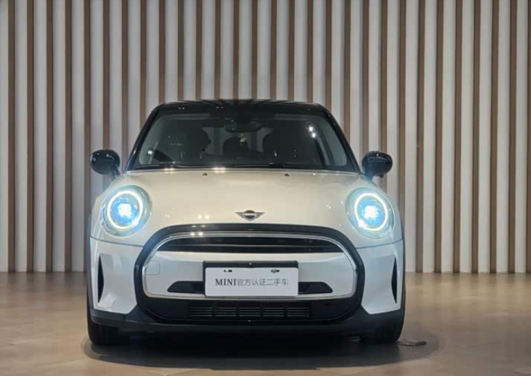 Профиль MINI Hatch — пятидверный хэтчбек поколения F55