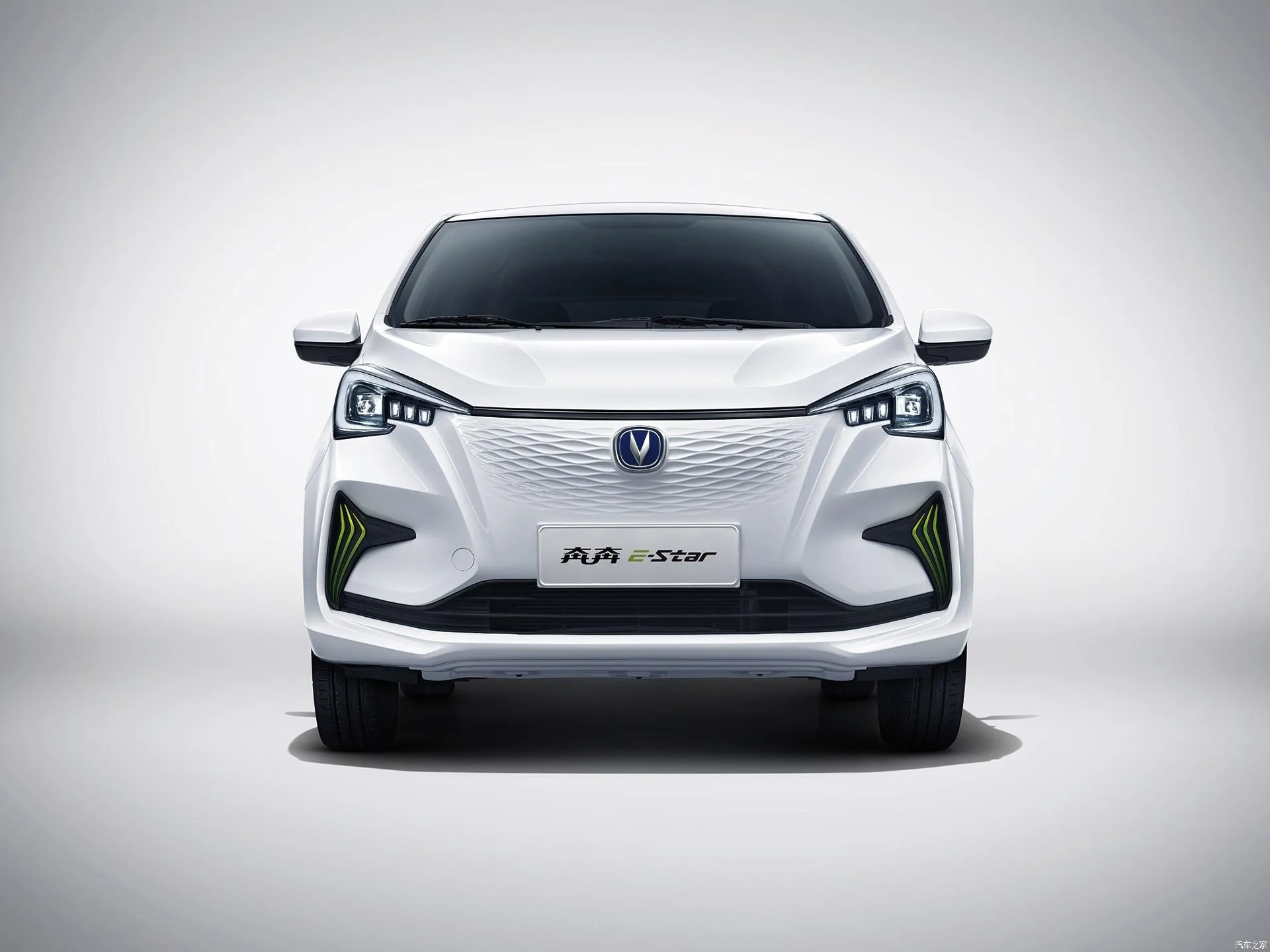 Салон Changan E-Star — компактная приборная панель городского электромобиля