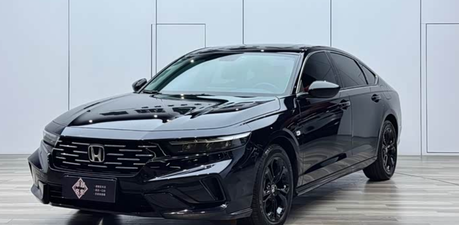Honda Accord — передняя панель и мультимедиа