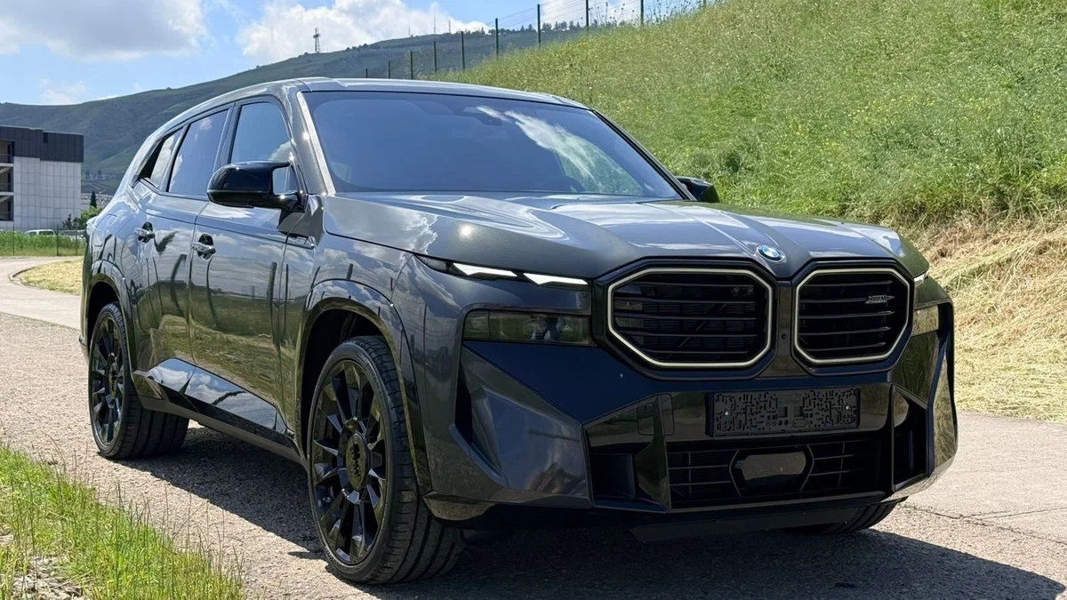 BMW XM 2026 — 653 л.с., гибридный V8, от 15 500 000 ₽ под ключ