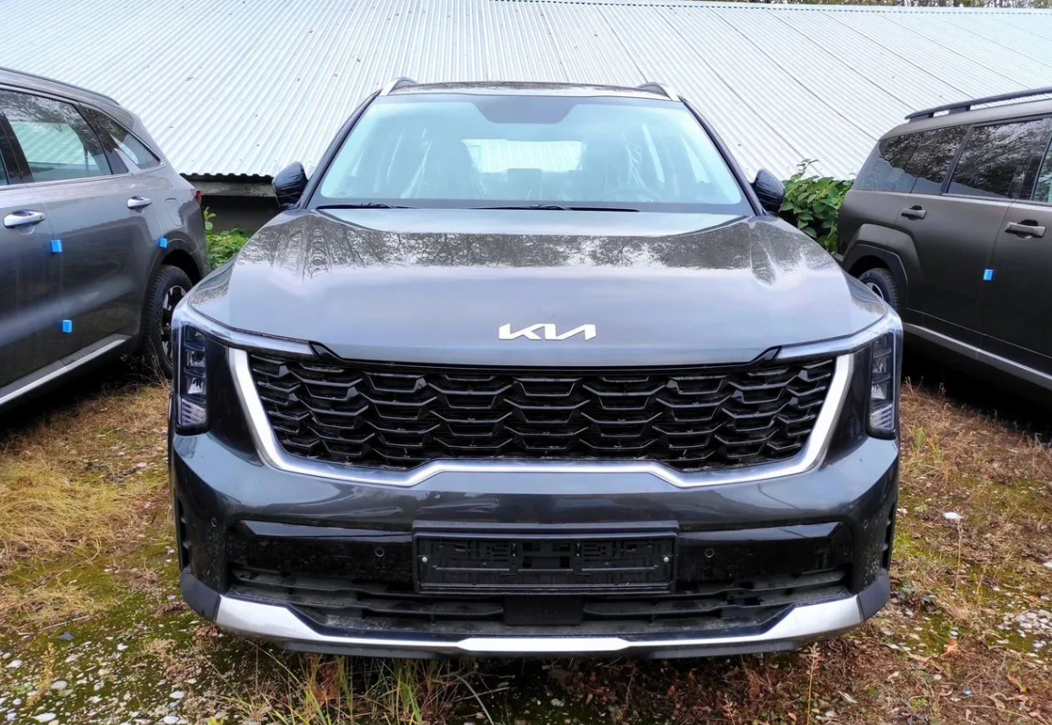 Kia Sorento сзади — полноприводная версия 2.5 AWD
