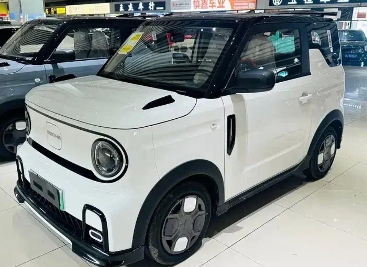 Geely Panda Mini — городской электрохэтчбек, задний привод, мотор 30 кВт