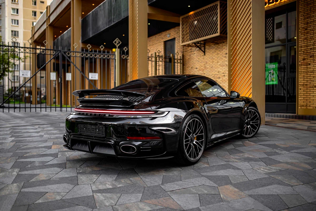 Porsche 911 — люксовые бренды из перечня не исключают: своих аналогов нет