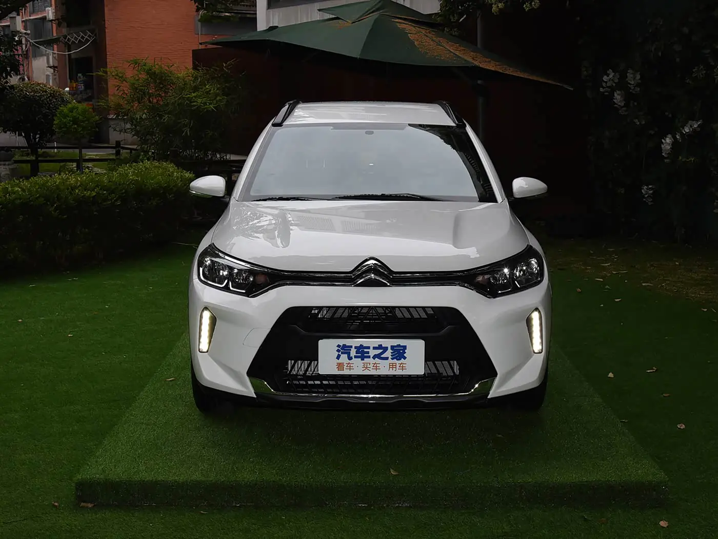 Citroen C3-XR, салон — мотор 1.6 CVVT, 116 л.с.