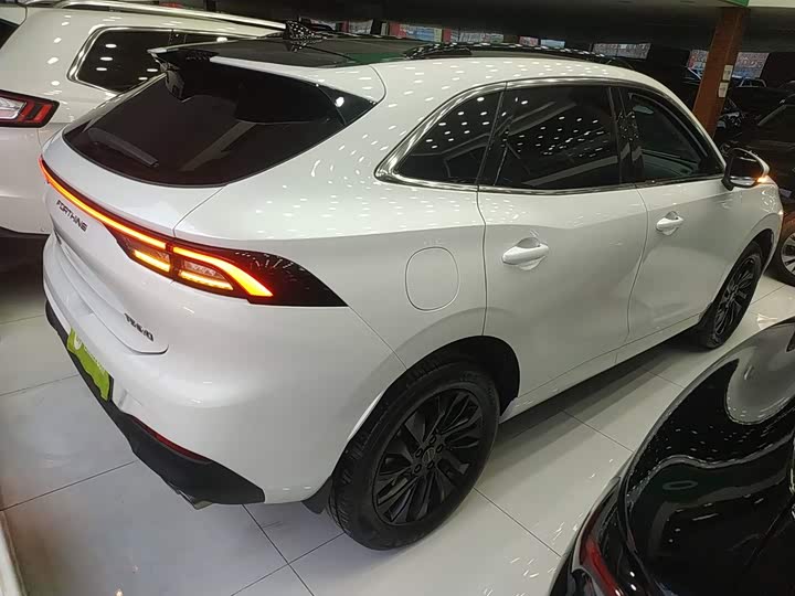 Dongfeng Forthing T5 EVO сбоку — компактный городской кроссовер