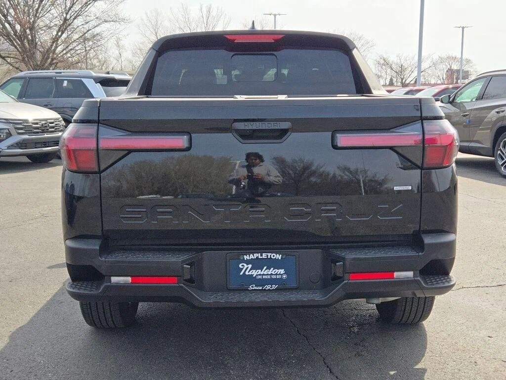 Hyundai Santa Cruz — открытая грузовая платформа компактного пикапа, бензиновый турбомотор 2.5T (285 л.с.)