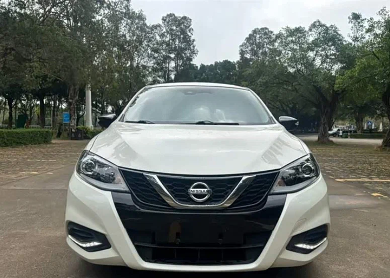 Профиль Nissan Tiida — компактный пятидверный кузов