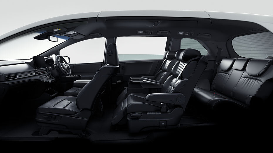Honda Odyssey на фоне главных конкурентов сегмента — Alphard, Vellfire и Lexus LM
