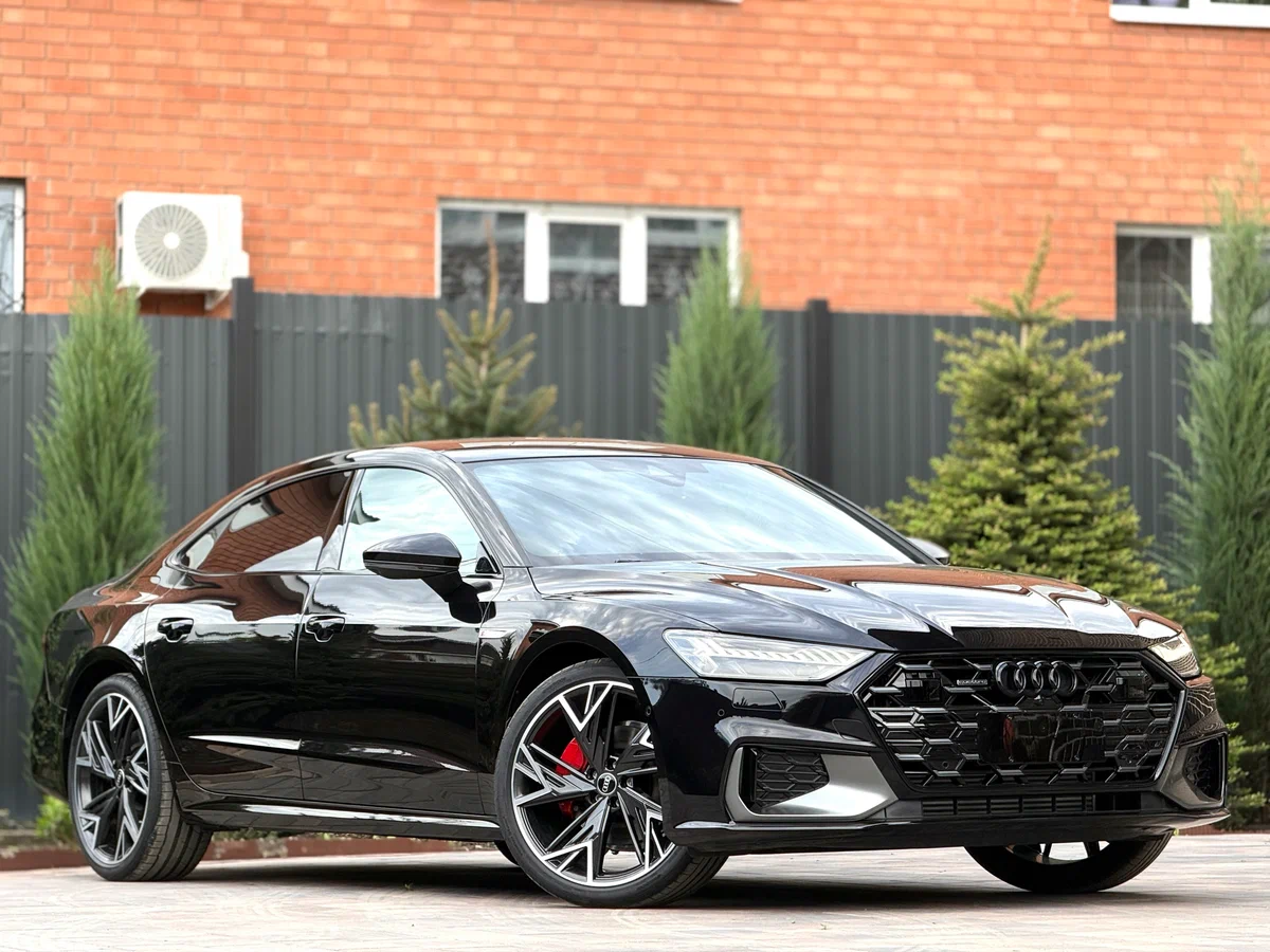 Audi A7L: фирменная решётка нового поколения и красные суппорты