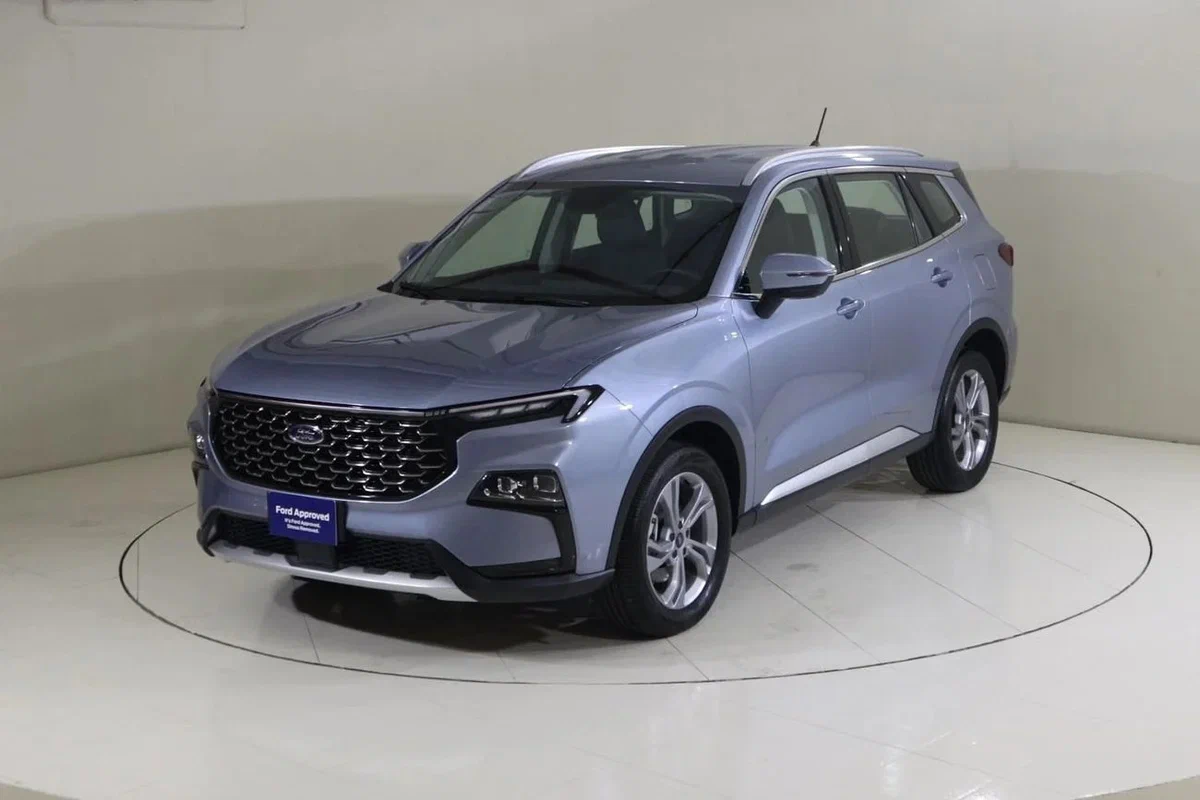 Ford Territory 2026 после обновления: новая решётка с хромированным узором и светодиодная полоса между фарами