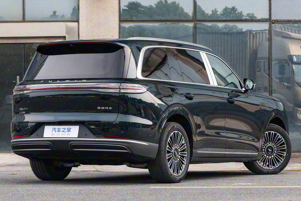 Chery Fulwin T11 — шестиместный салон 2+2+2 с потолочным экраном для второго ряда