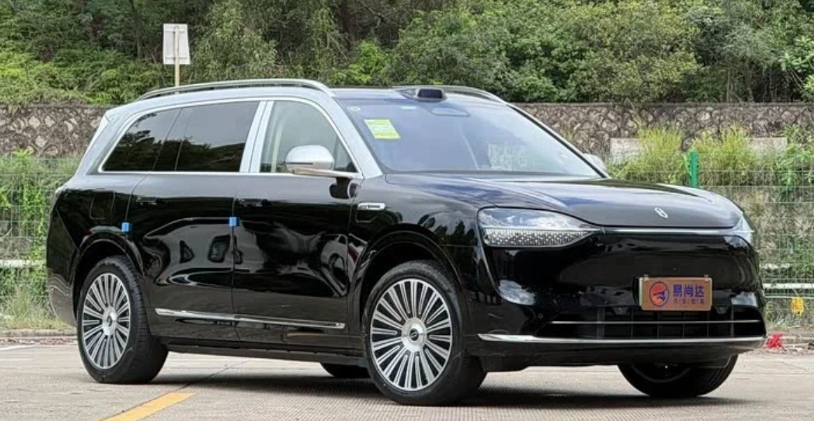 AITO M9 — флагман линейки, шесть мест, от 7 490 000 ₽ под ключ