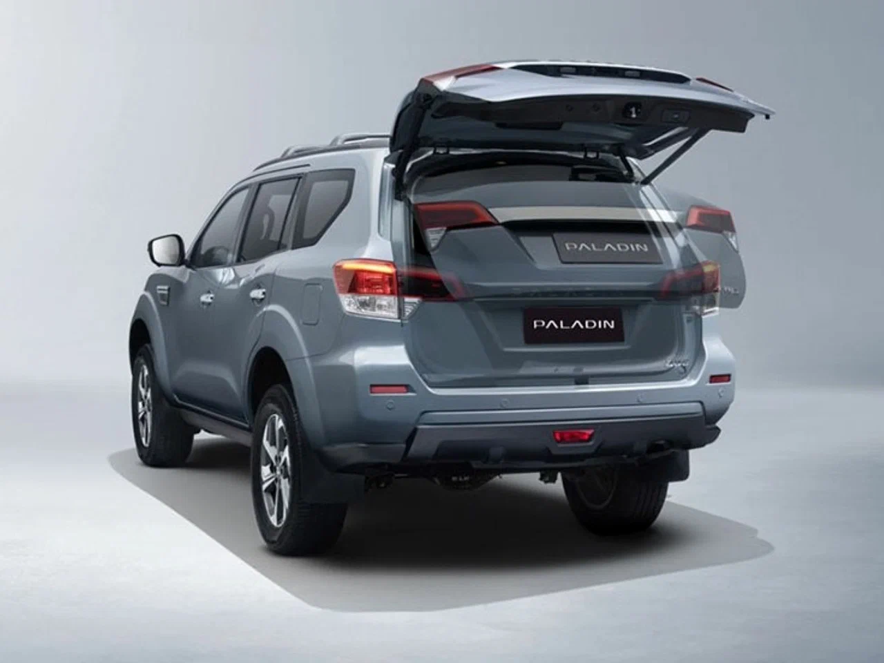 Салон Dongfeng Paladin — простая и функциональная передняя панель
