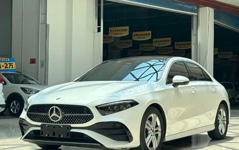 Mercedes-Benz A180L 2024 — 1.3T, 136 л.с., робот, 2 342 000 ₽ под ключ