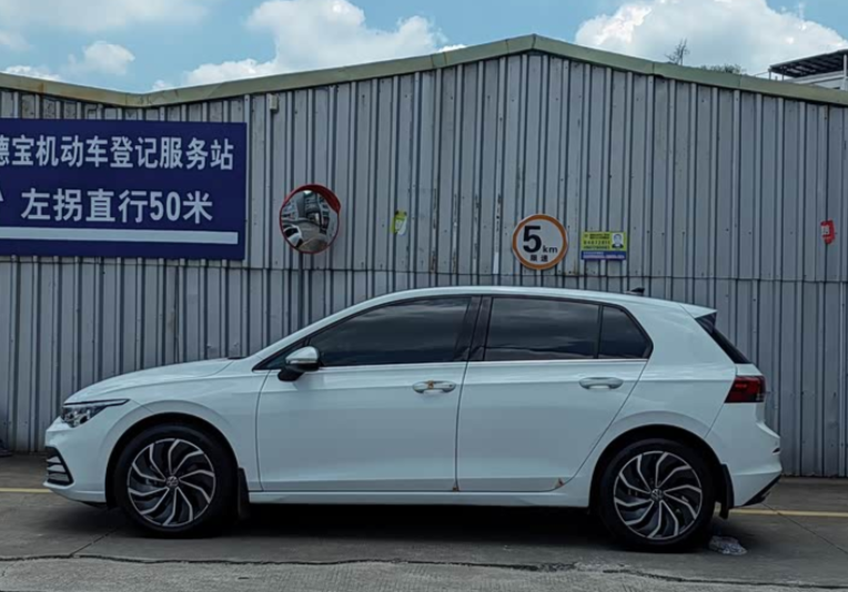 Volkswagen Golf 1.4 TSI (150 л.с.) — бюджетный сегмент, укладывается в льготный утильсбор