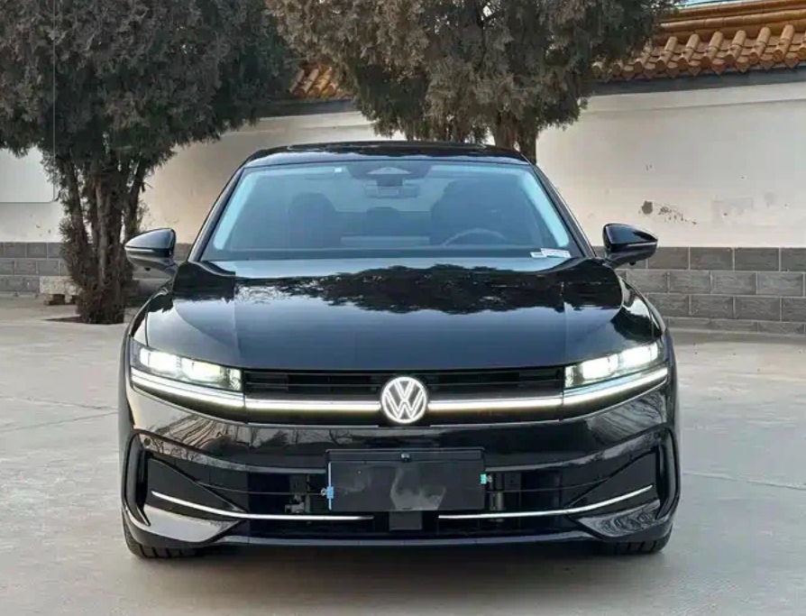 Салон Volkswagen Passat 2026 — мультимедиа и отделка китайской спецификации
