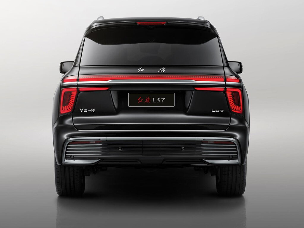 Hongqi LS7 сзади — табличка «红旗 LS7» (Hongqi LS7) на номерной рамке