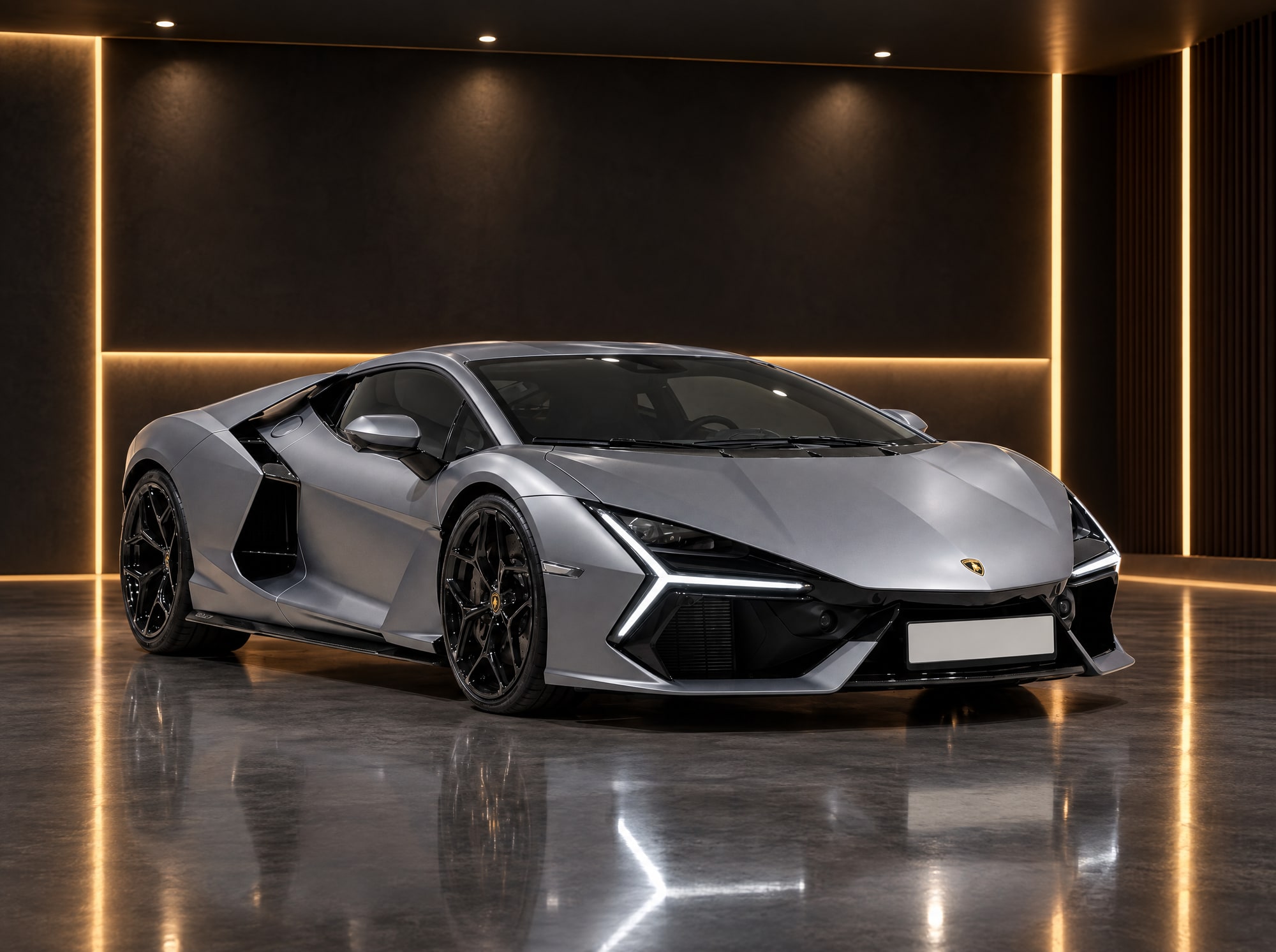 Lamborghini Revuelto в серебристом цвете (карточка lamborghini-revuelto-26g0926) — второй лот из той же партии на складе партнёра в Германии.