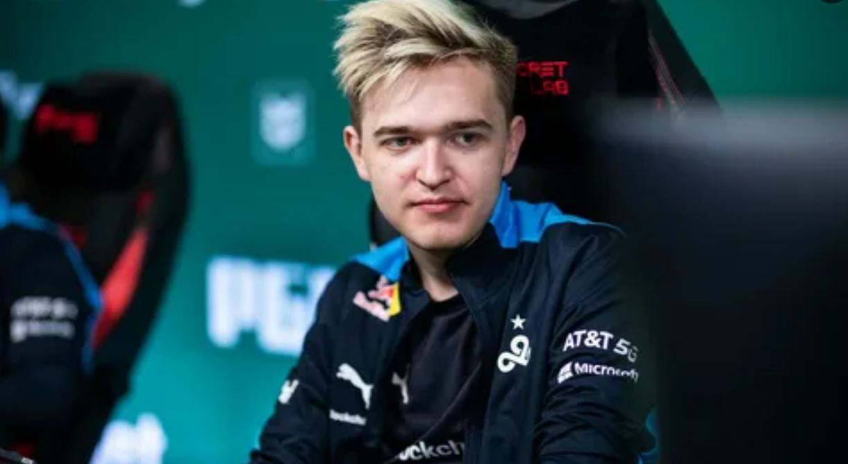 nafany: сзади нас на EWC мужики играли турич по PUBG и атмосфера там была круче, чем в Рио - CyberMeta