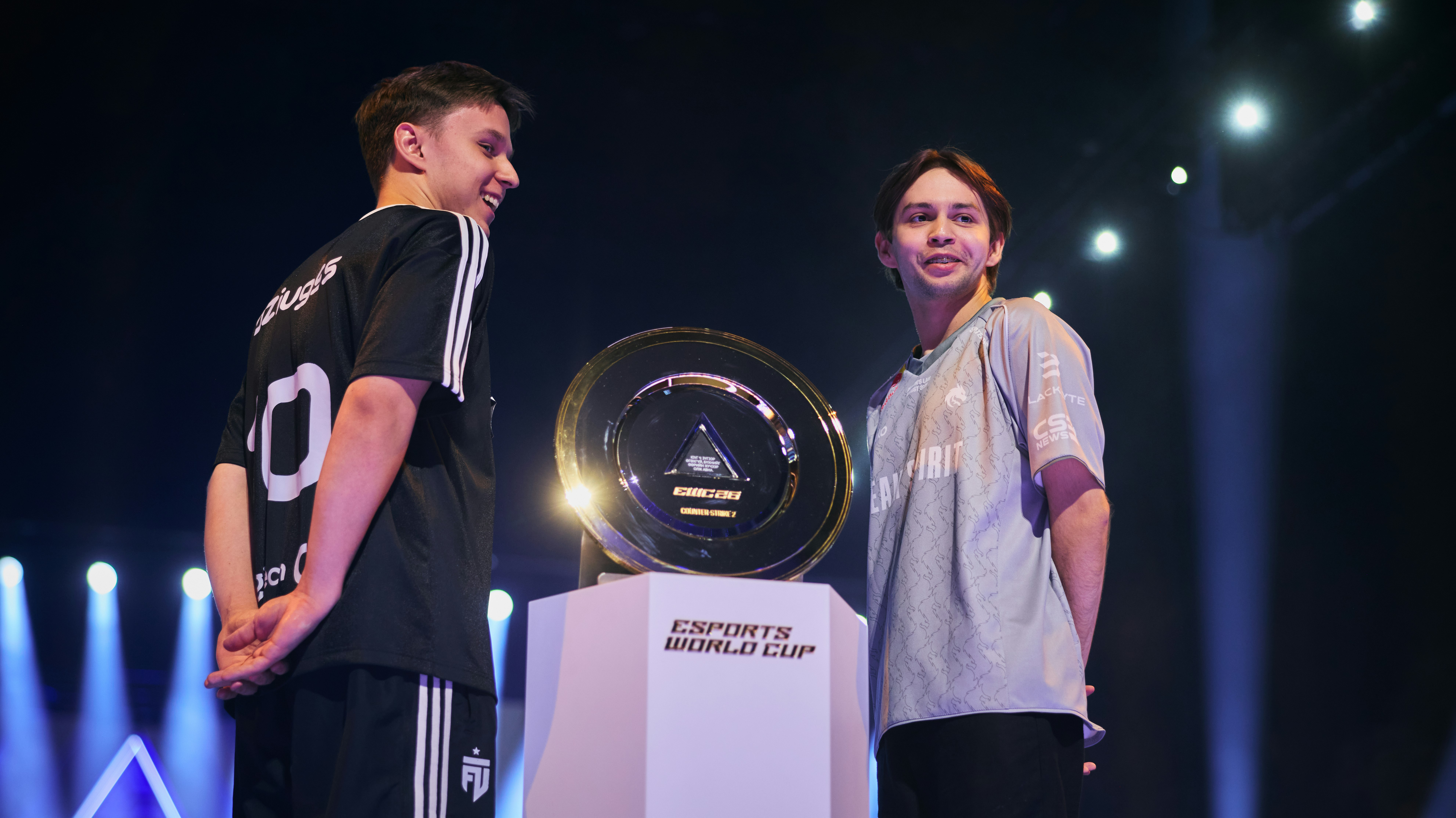 «День драконов»: Team Spirit победила на EWC по CS2 сразу после чемпионства состава по Dota 2 - CyberMeta