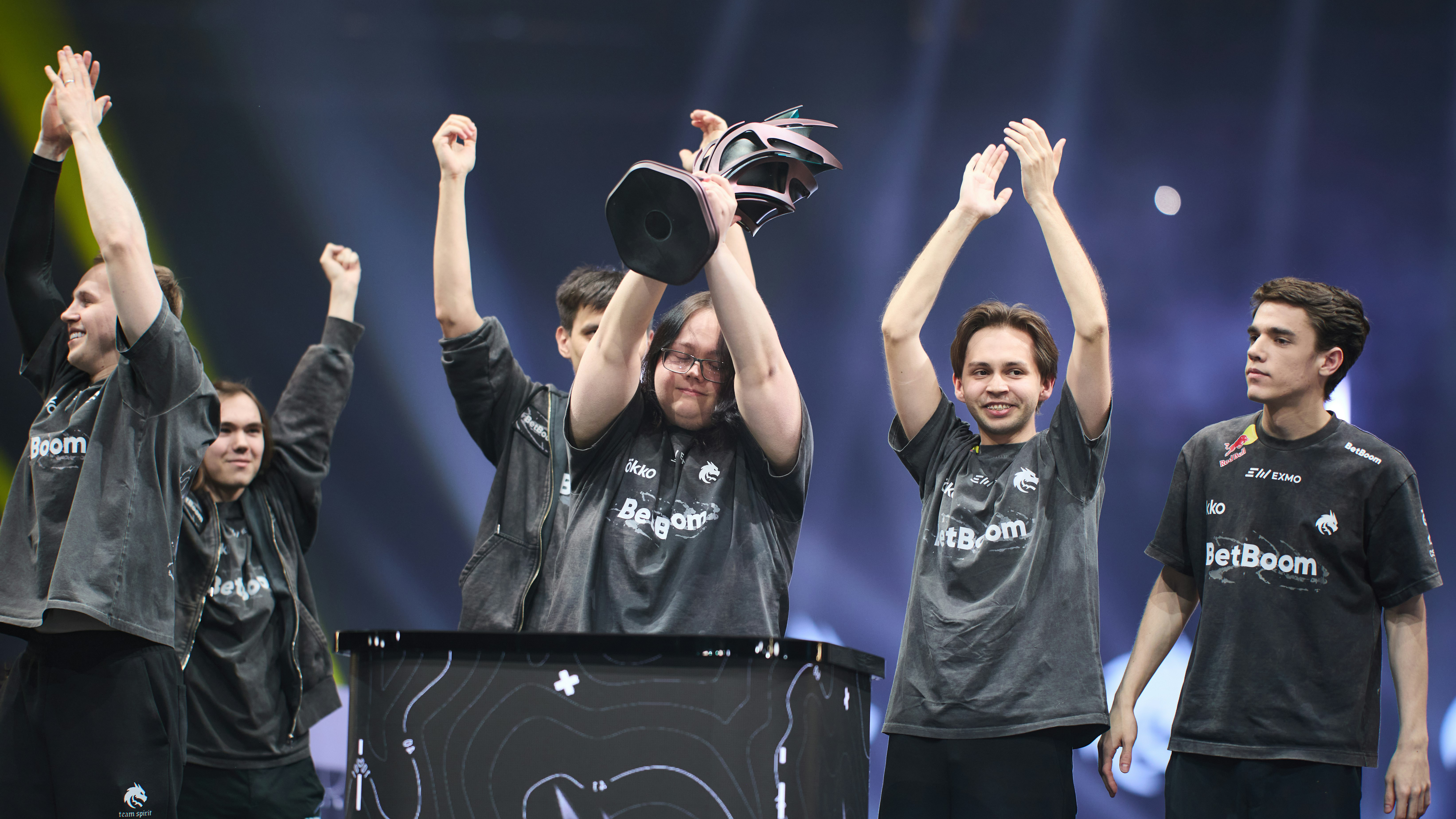 Team Spirit сыграет с Vitality в четвертьфинале Esports World Cup 2026 по CS2 - CyberMeta