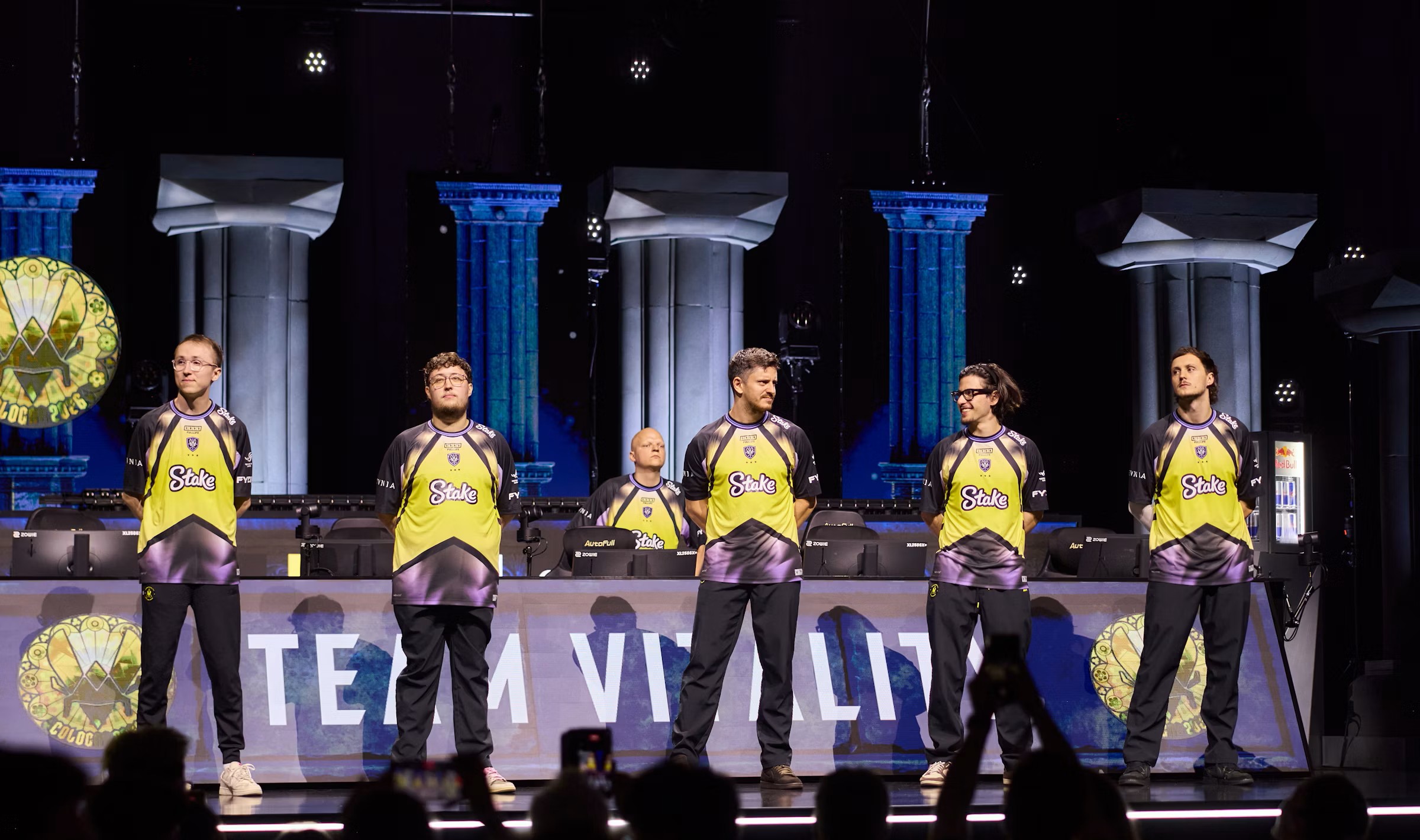 Team Vitality прошла в плей-офф на домашнем EWC 2026 по CS2 - CyberMeta
