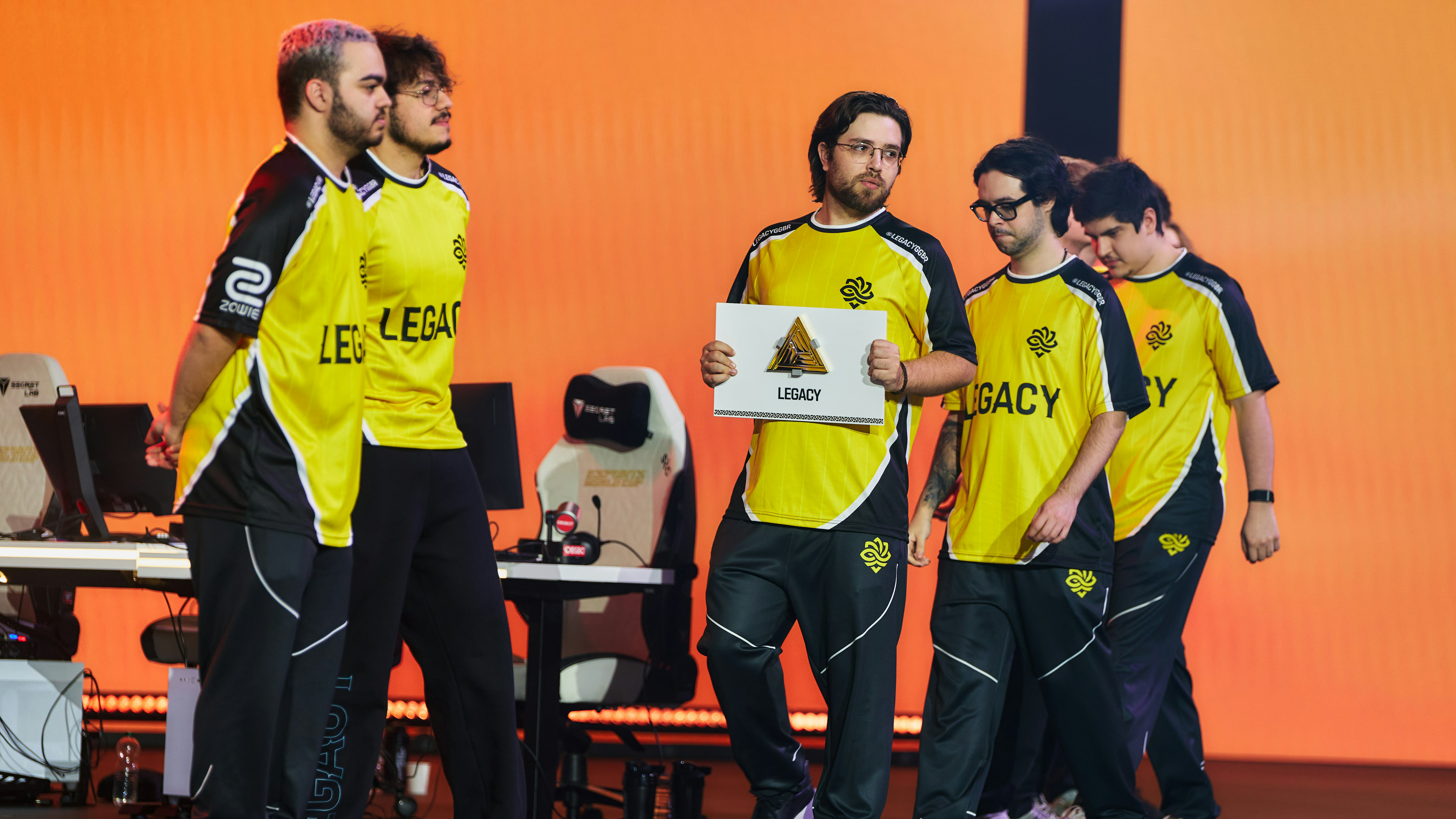 Legacy сенсационно прошла в четвертьфинал Esports World Cup 2026 по CS2 - CyberMeta