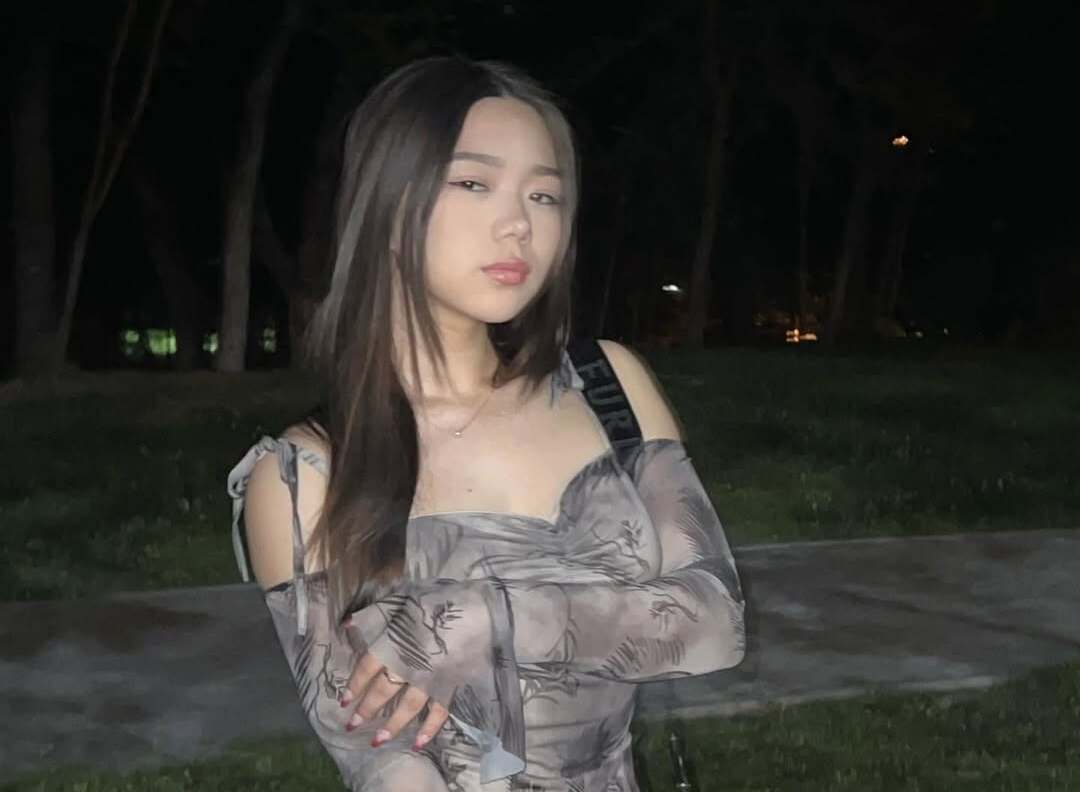 Қыз мастурбация жасап, тез сәуегейлейді