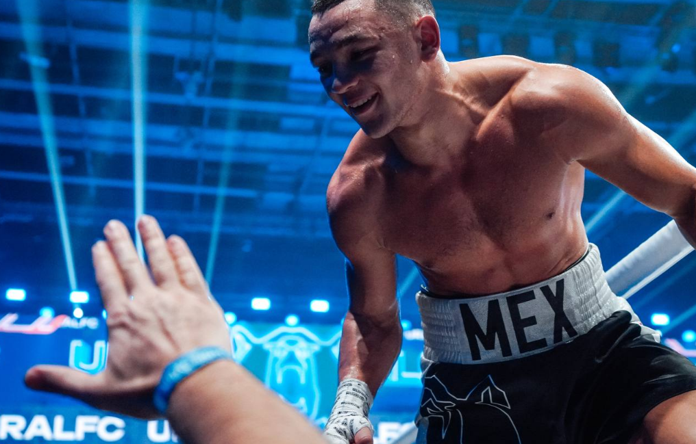 Жоғалған телефондар мен флэш-дискілерден алынған порно Гей BDSM әлеуметтік желісі