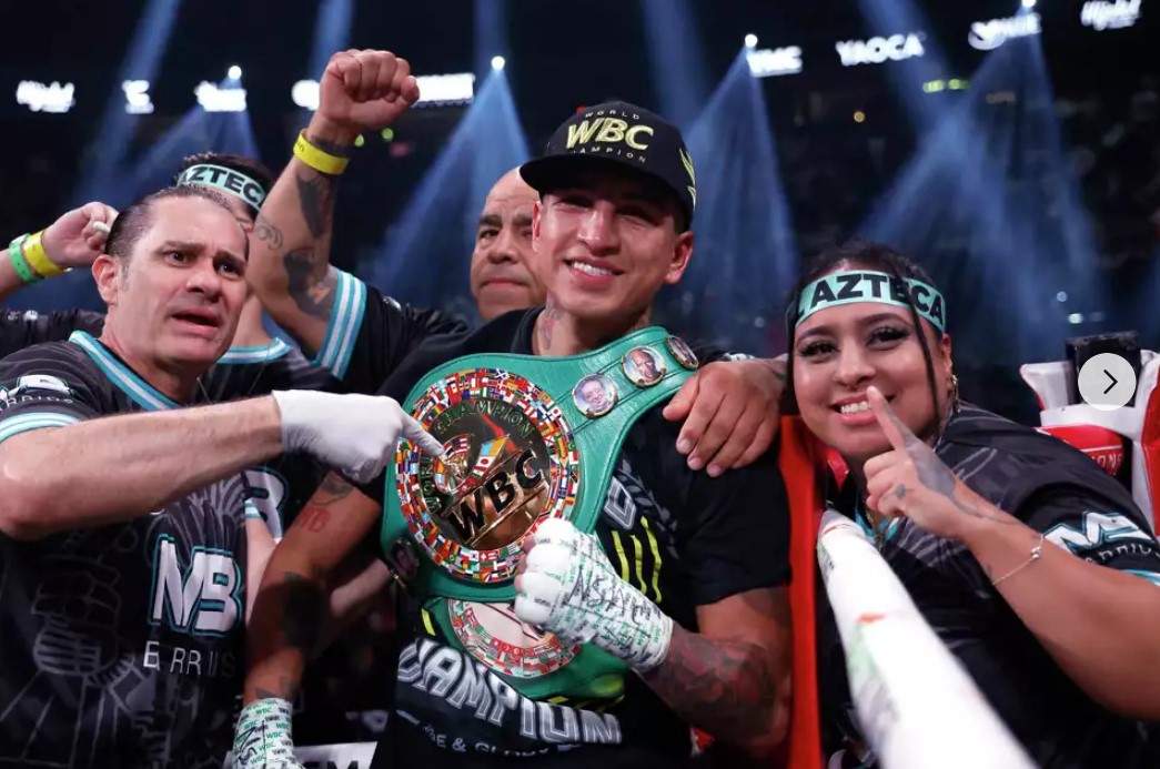 Марио Барриос чемпион мира по версии WBC в полусреднем весе