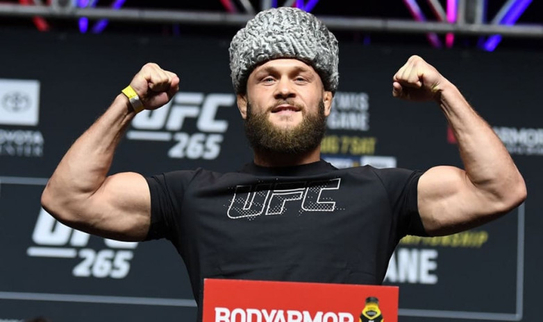 «На меня весь Дагестан обидится». Уроженец Казахстана из UFC откровенно высказался об Исламе Махачеве