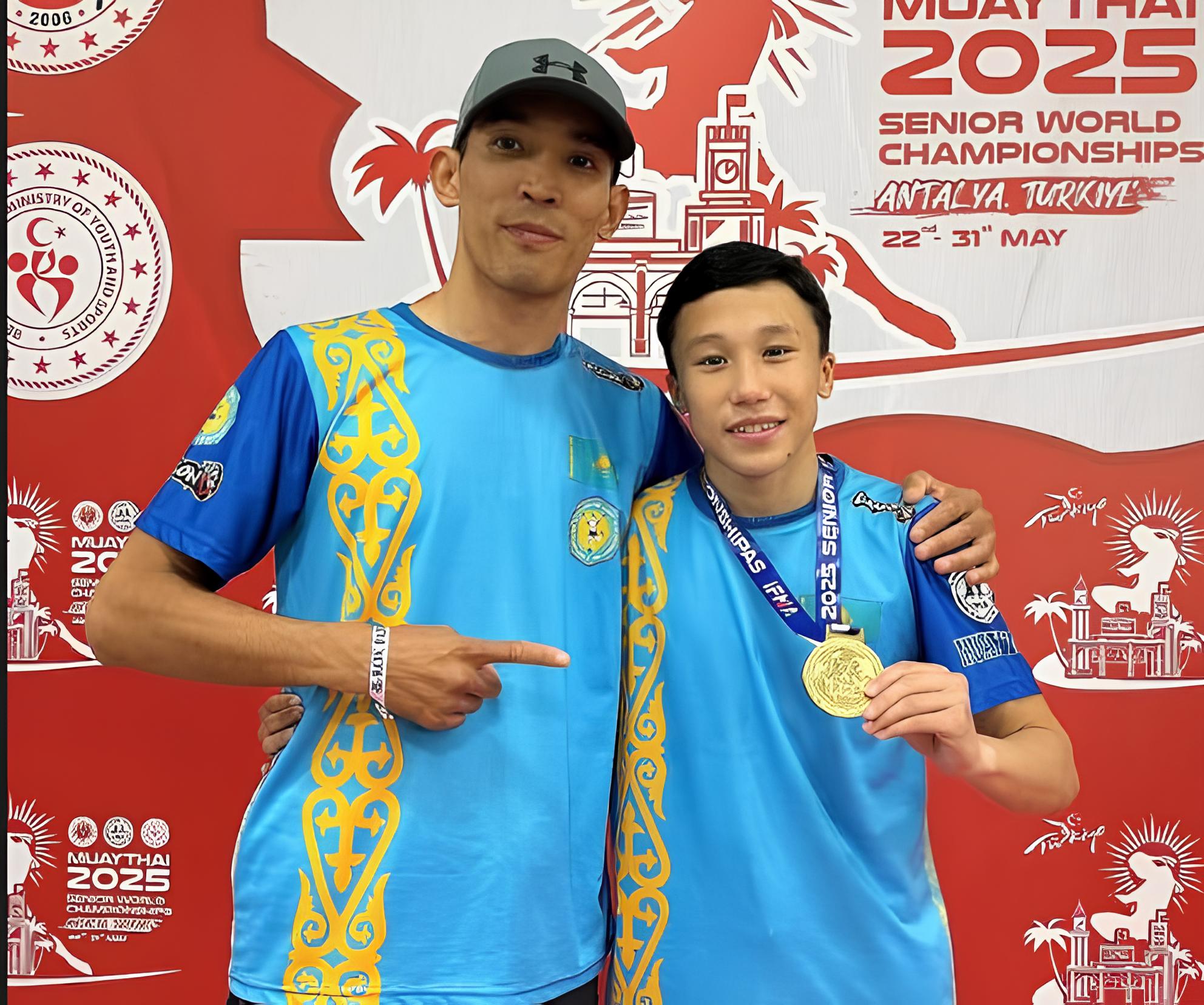 Самый молодой чемпион мира Юсуф Мухтасип и чемпион мира 2024 года Абиль Галиев