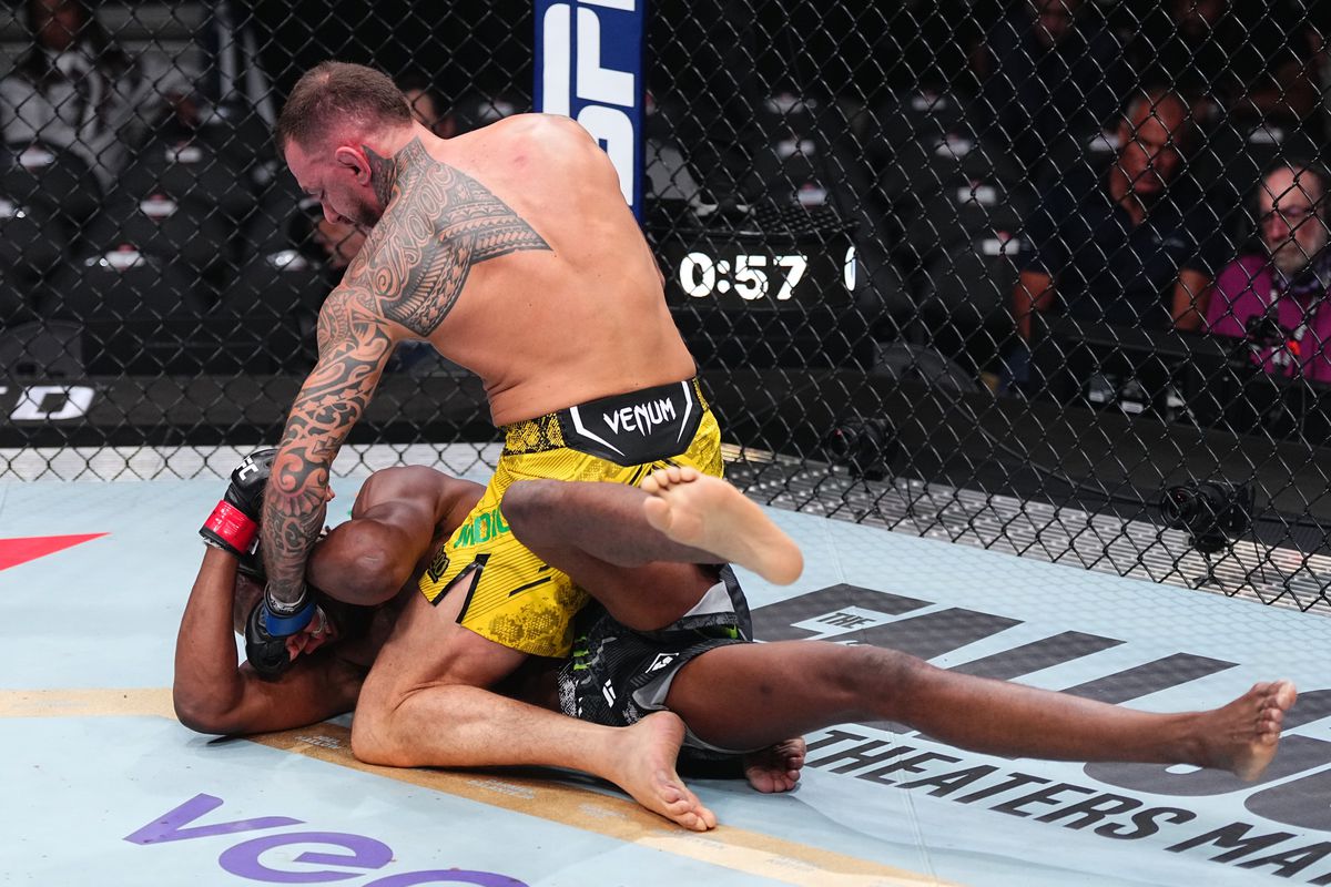 Ренато Мойкано победил Джалина Тернера: результаты поединка на турнире UFC 300