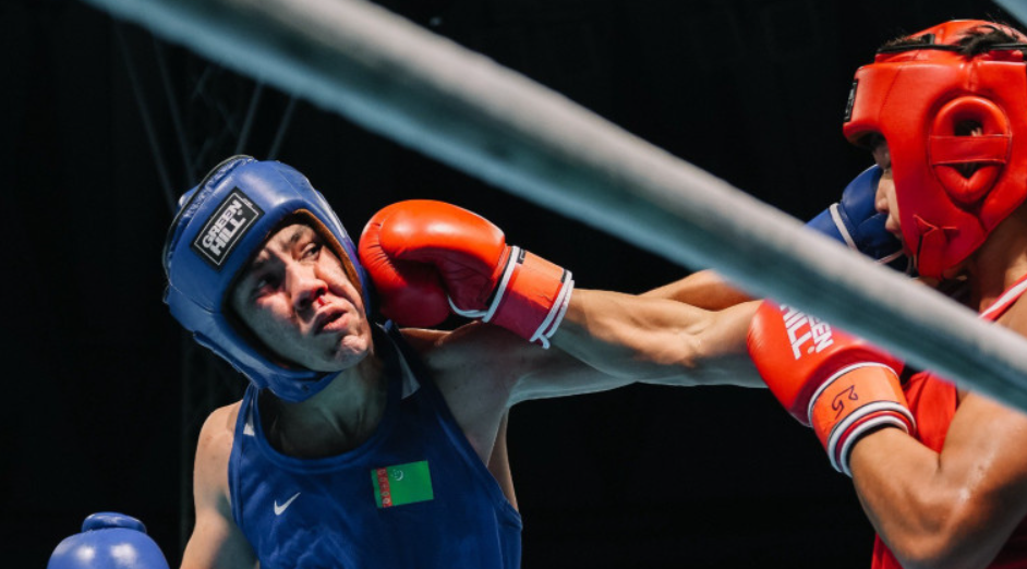 Бибарыс Аширбай с победы стартовал на чемпионате Азии