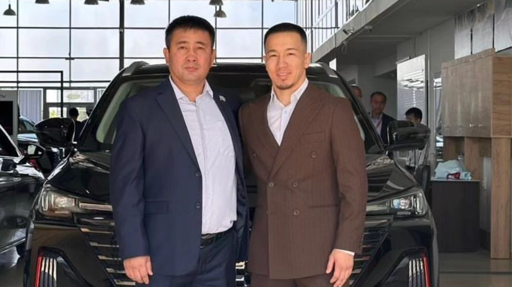 Казахстанскому борцу подарили автомобиль после попадания на Олимпиаду