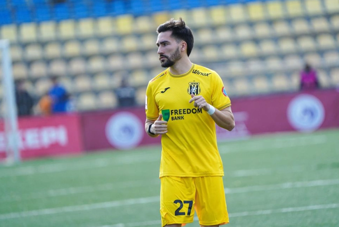 Мен саған менің мығымды сорып, дәретханада есектегі жігітті сиқытуға рұқсат етемін