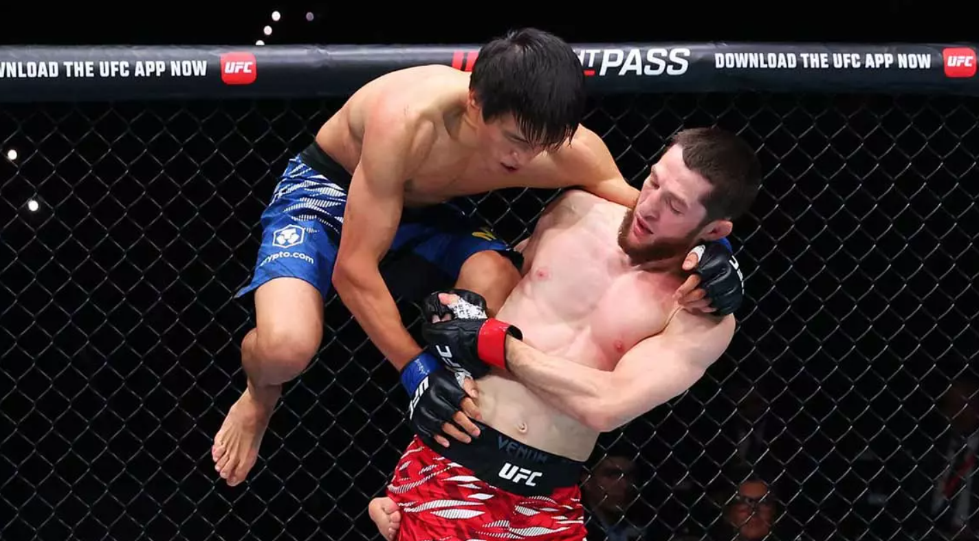 Зарубежные фанаты считают, что Максума «ограбили» на UFC в Баку