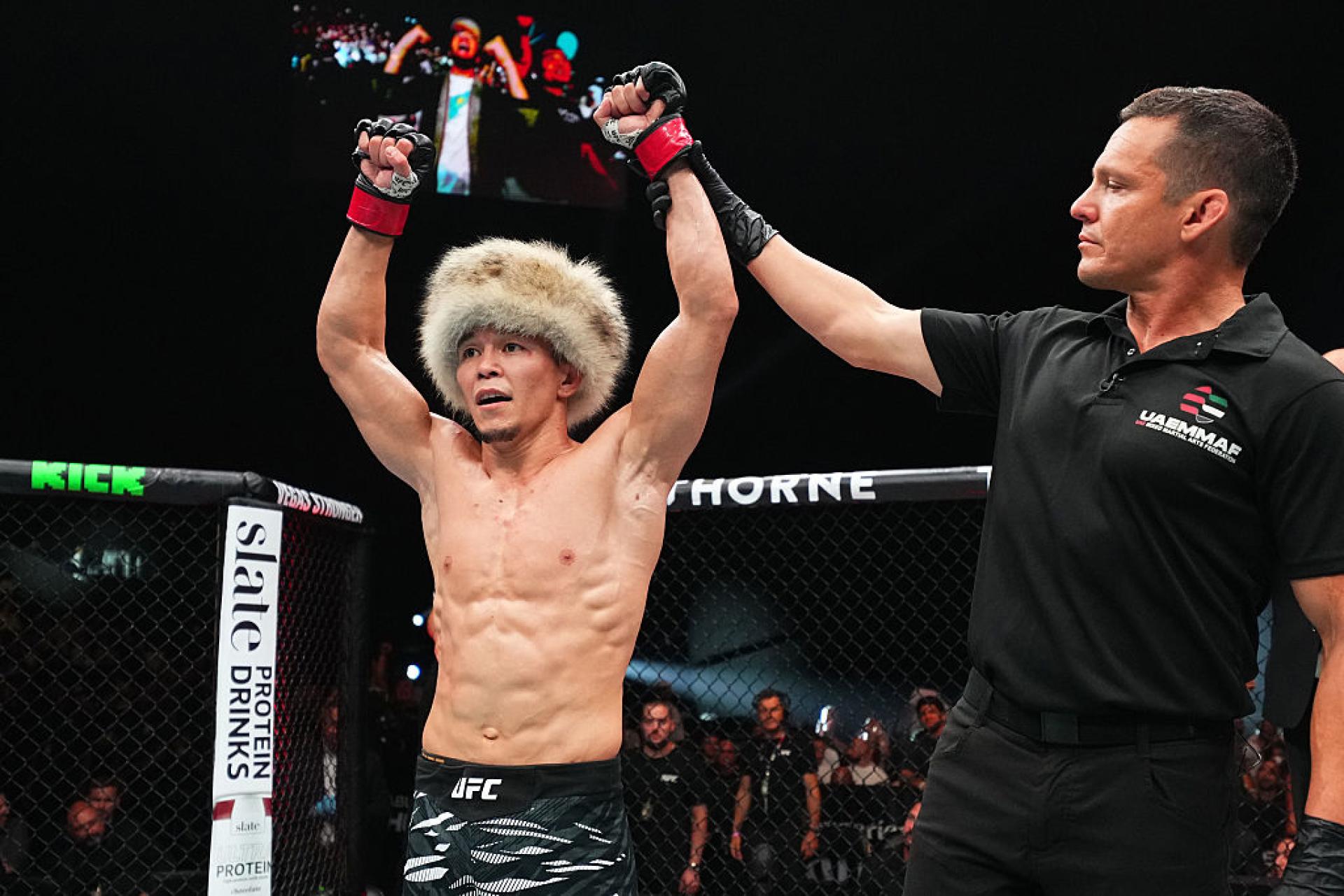 Асу улучшил свои показатели за 6 боев в UFC: Очоа справился с борьбой, но проиграл прессингу