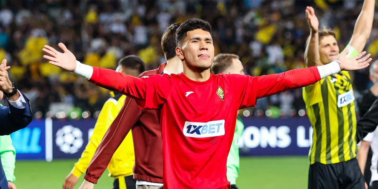 Керемет сұлулық порносы бар тозған қарт адамның кремі