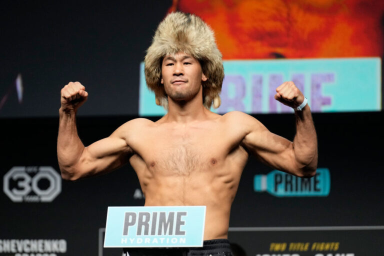 Рахмонов одержал досрочную победу над Томпсоном на UFC 296