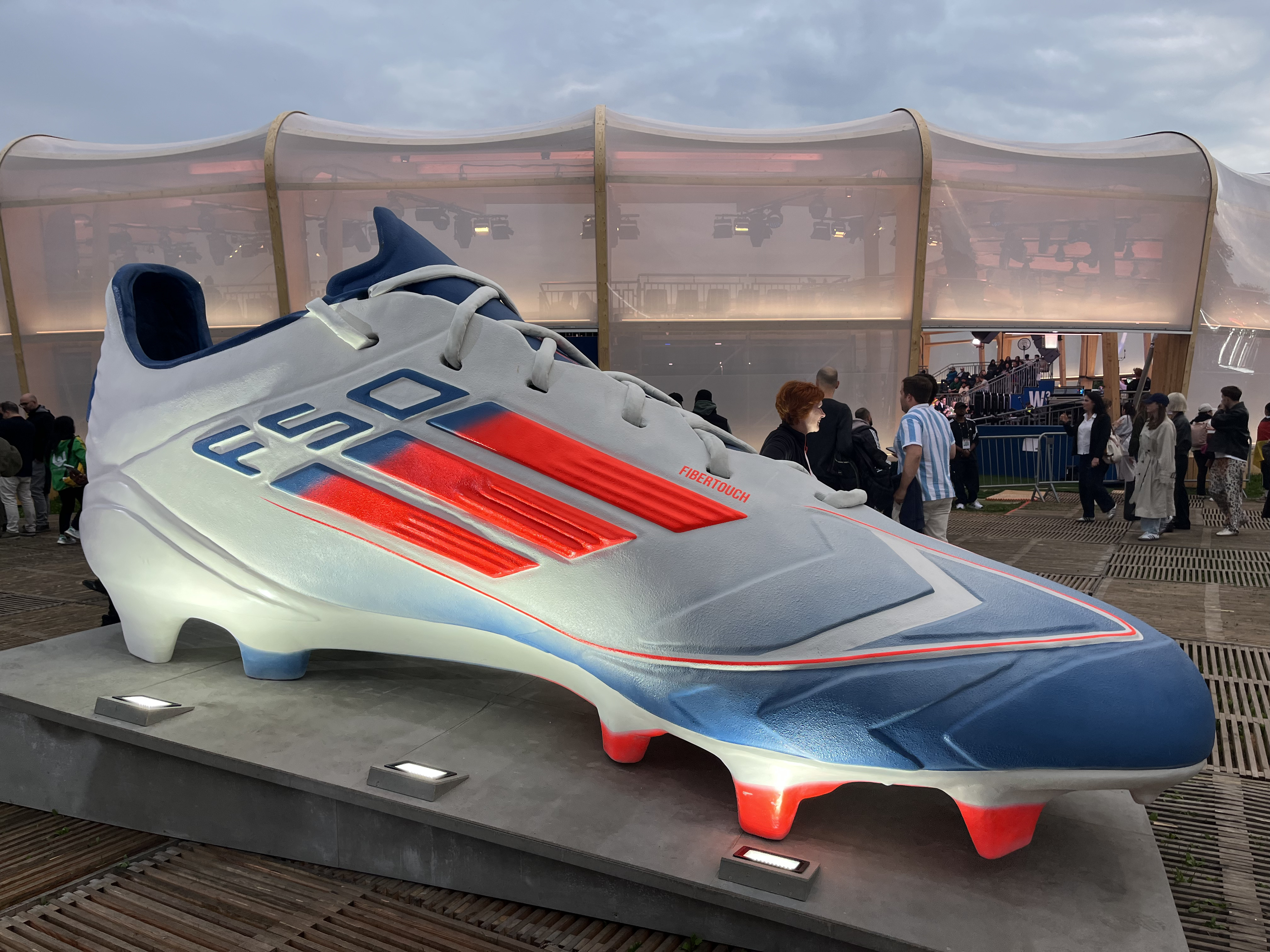 Стенд с бутсами от Adidas