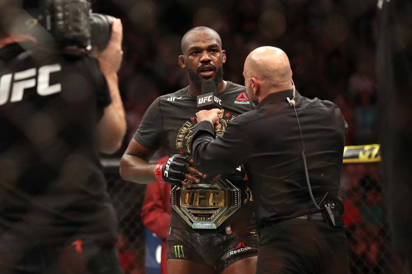 Джон Джонс завершил карьеру — UFC официально объявил о смене чемпиона