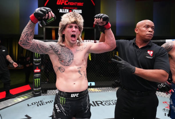 Аллен победил Крейга удушающим приемом в главном бою UFC Vegas 82