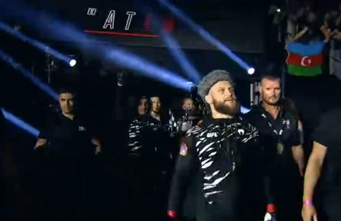 Рафаэль Физиев прервал серию поражений на UFC в Баку, победив Бахамондеса