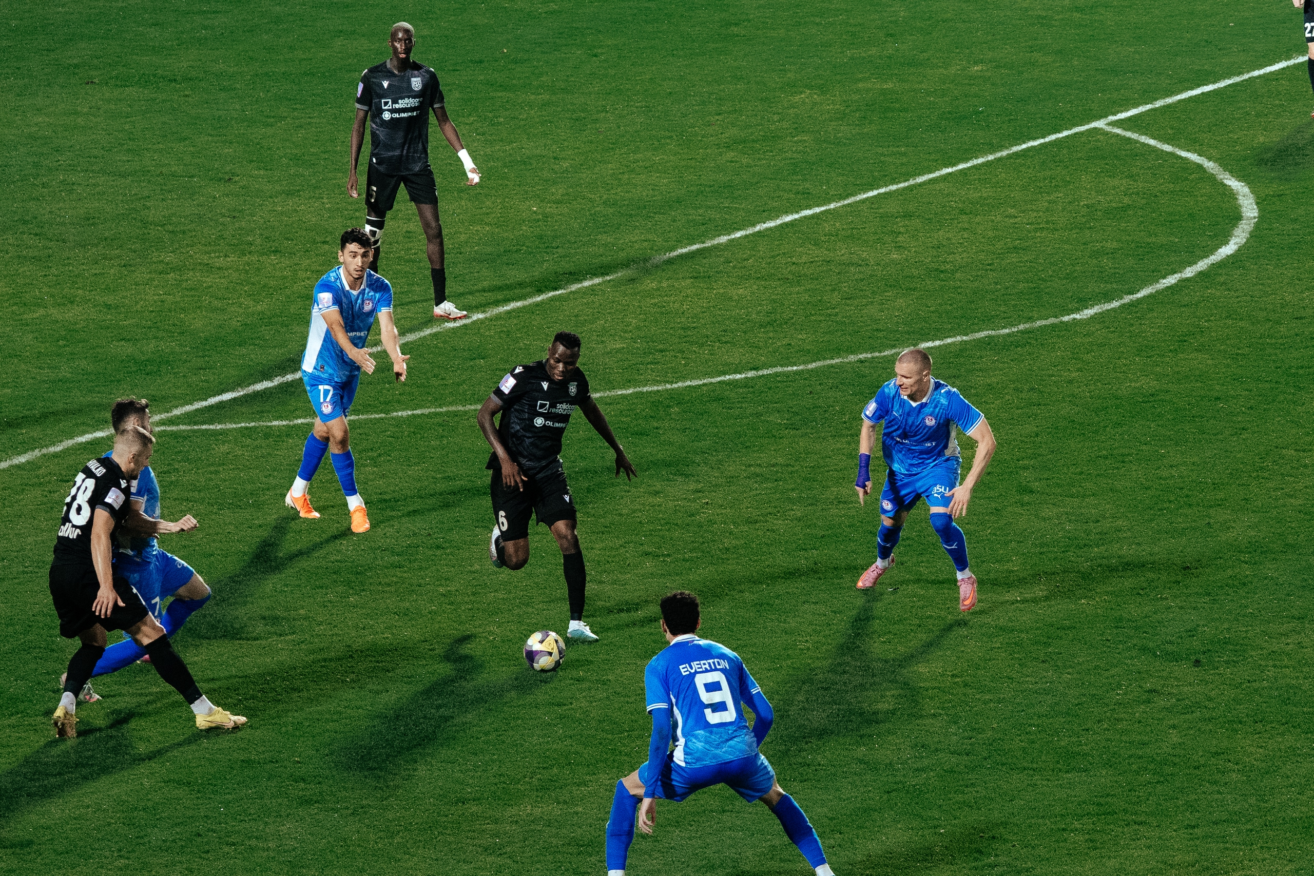 Үштік телешоуларды онлайн көріңіз